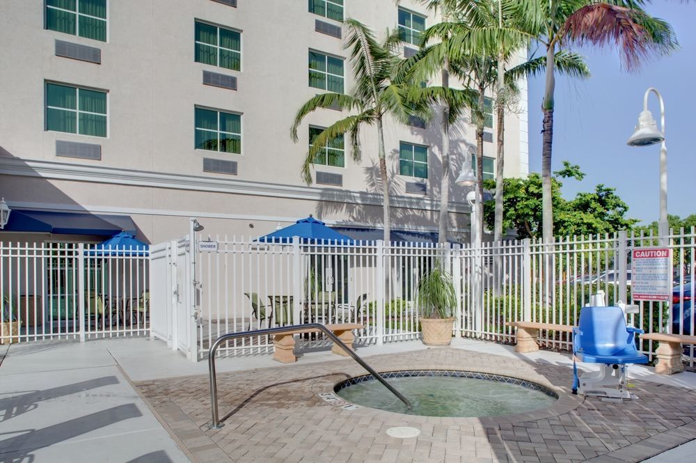 Holiday Inn Express & Suites Miami Kendall, An Ihg Hotel Zewnętrze zdjęcie